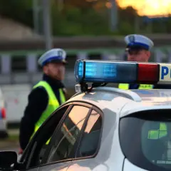 Policjanci w akcji. Czy pracownik ochrony może badać alkomatem? To pytanie często zadawane przez kierowców.