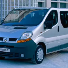 Pojemność baku Renault Trafic: 80 czy 90 litrów? Zasięg i AdBlue