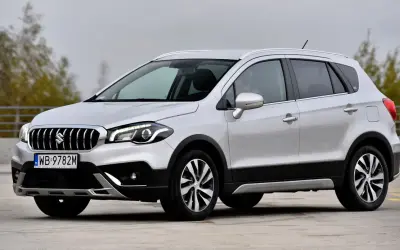 Suzuki S-Cross: pojemność baku 47l. Ile km przejedziesz?