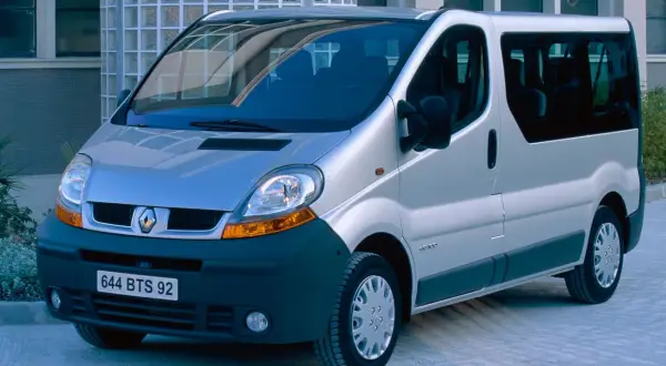 Pojemność baku Renault Trafic: 80 czy 90 litrów? Zasięg i AdBlue