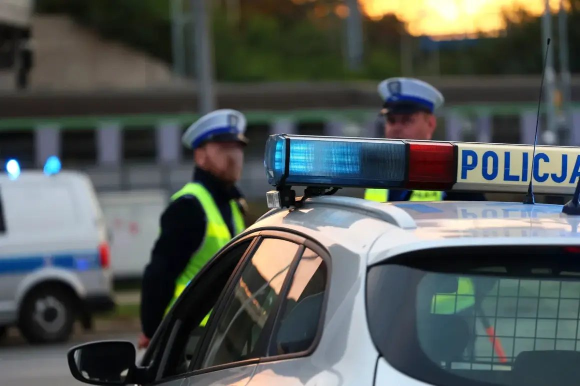Policjanci w akcji. Czy pracownik ochrony może badać alkomatem? To pytanie często zadawane przez kierowców.
